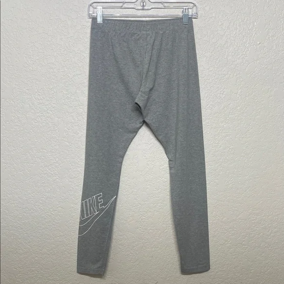 Nike Women’s Size Medium Gray Logo Tee and Leggings Set - Picture 10 of 10